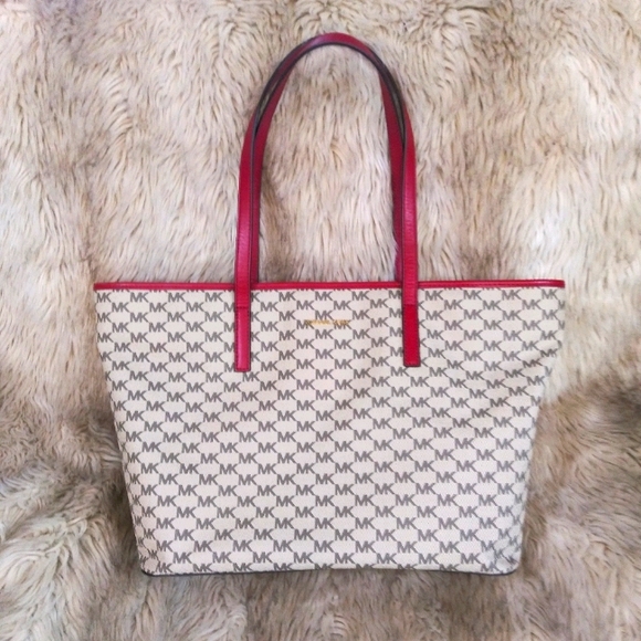 Michael Kors Handbags - Michael Kors Signature Tan Tote